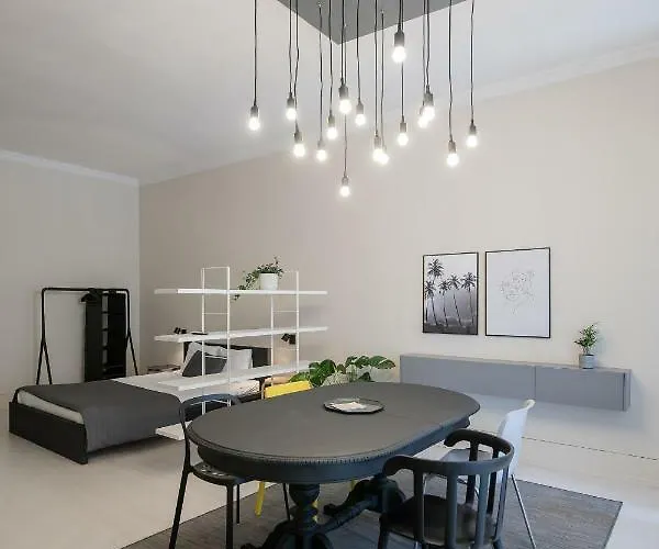 Baixa24 •p1l• Amplo Estudio Na Baixa Com Varanda Appartamento Oporto