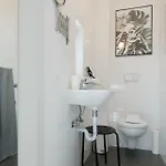 Baixa24 •p1l• Amplo Estudio Na Baixa Com Varanda Porto