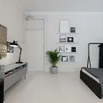 Baixa24 •p1l• Amplo Estudio Na Baixa Com Varanda