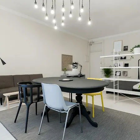 Baixa24 •p1l• Amplo Estudio Na Baixa Com Varanda Porto