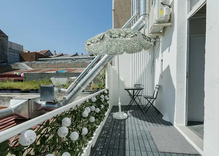 Baixa24 •p1l• Amplo Estudio Na Baixa Com Varanda Apartament *