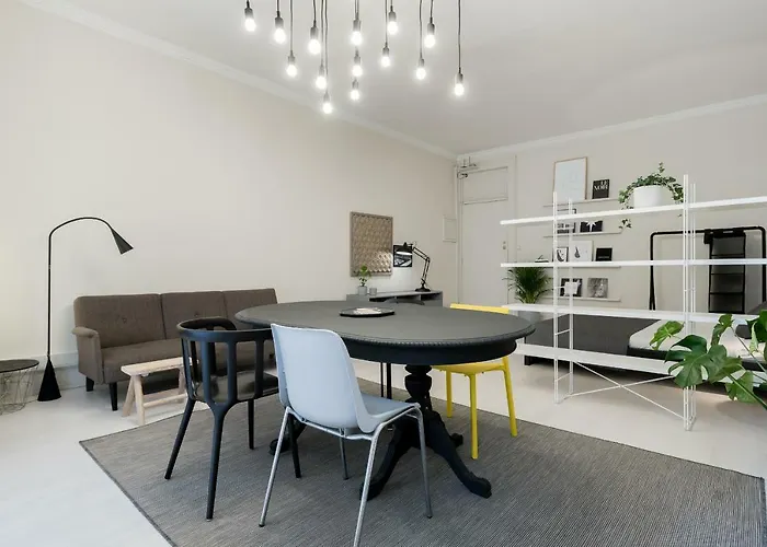 Baixa24 •p1l• Amplo Estudio Na Baixa Com Varanda Porto